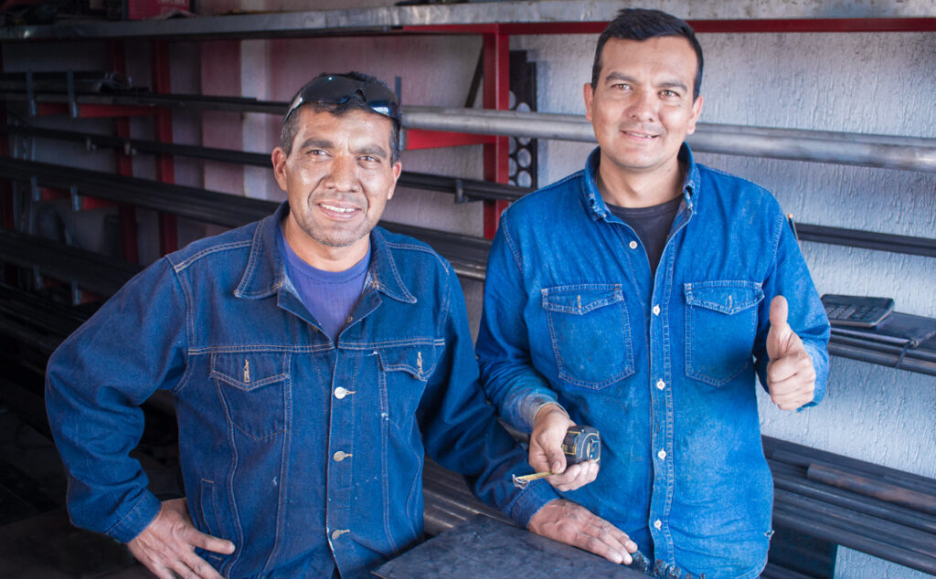 Equipo de trabajo de Oxicortes y Aceros Líderes en Aluminio, Hierro, Metales, Acero.
